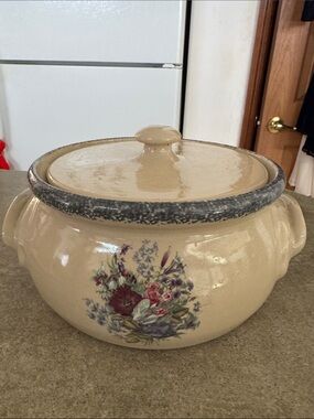Home & Garden Party Pottery Bean Pot Covered Casserole Dish Floral wild flowers